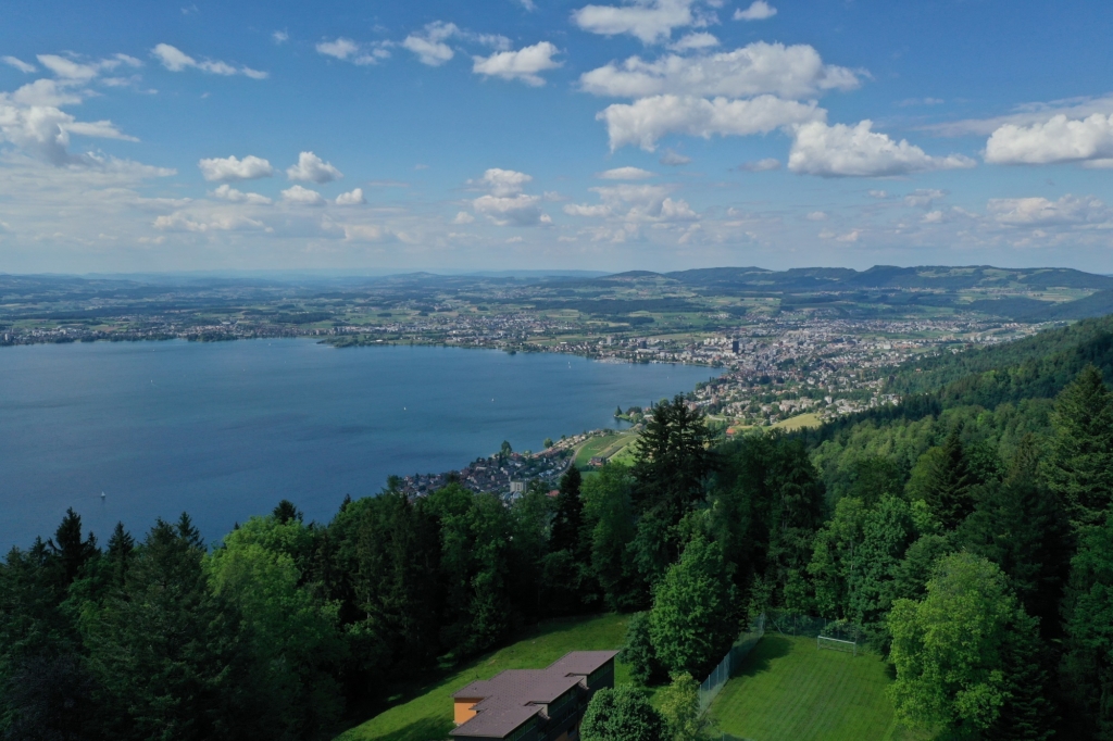 Luftaufnahme Richtung Zug
